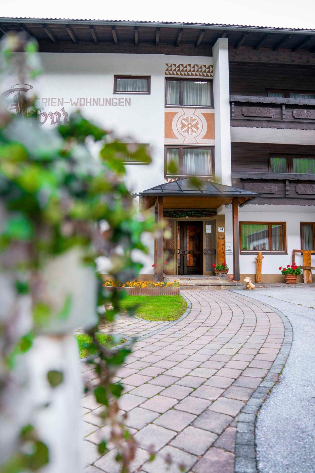 Ferienwohnungen Monja Und Dietmar Thoeni Arzl im Pitztal Eksteriør billede