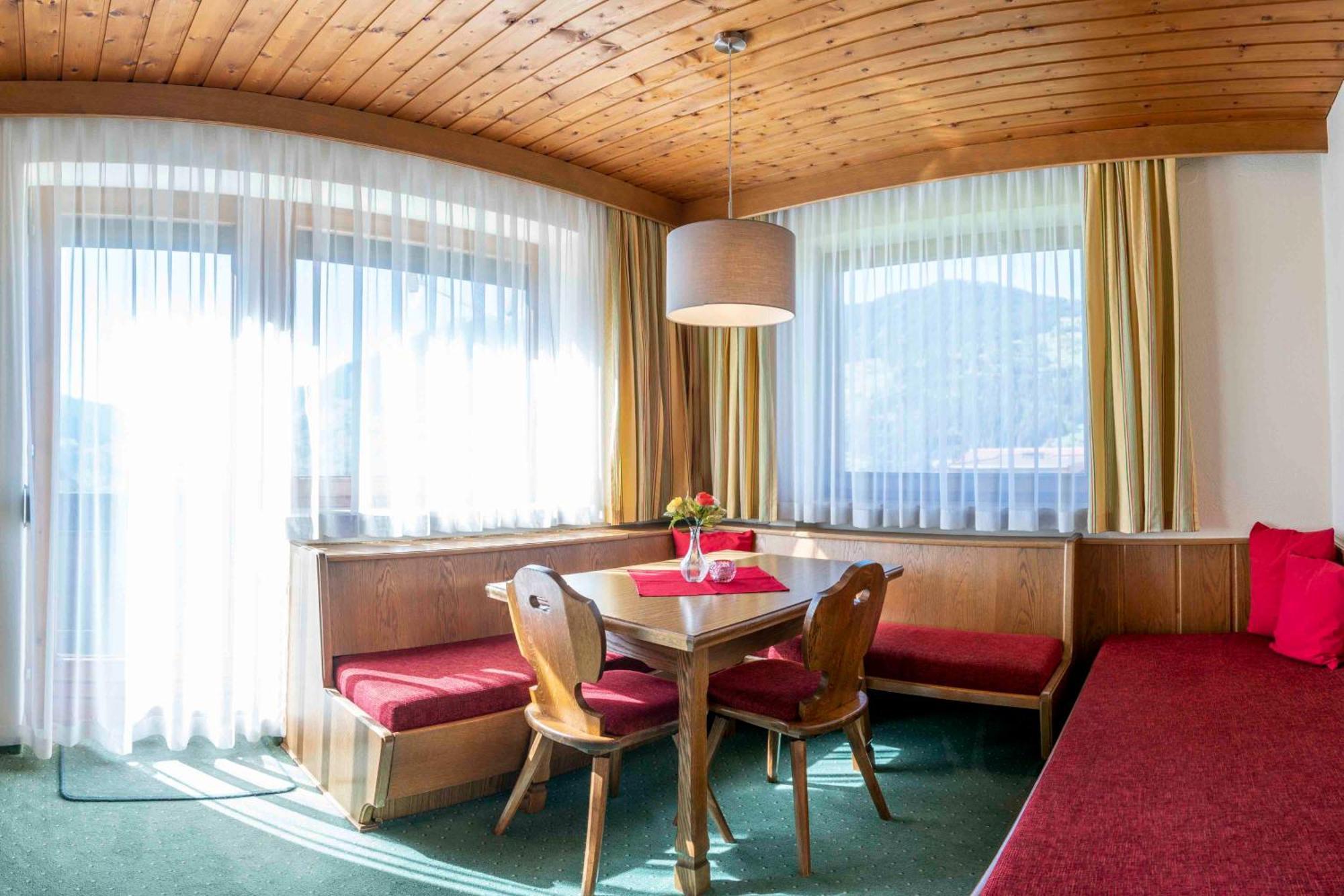Ferienwohnungen Monja Und Dietmar Thoeni Arzl im Pitztal Eksteriør billede